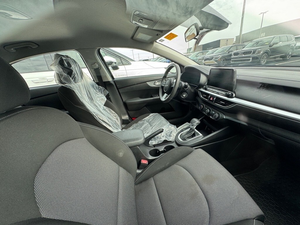 2023 Kia Forte LXS photo 3