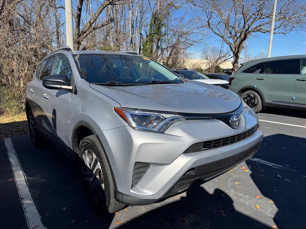 2016 Toyota RAV4 LE's photo