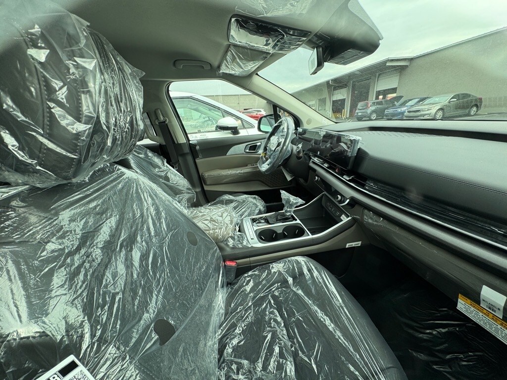 2026 Kia Carnival EX photo 3