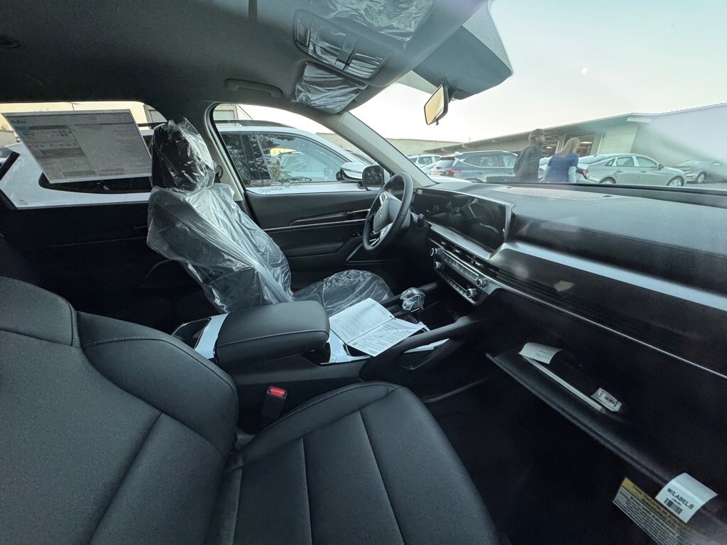 2025 Kia Telluride LX photo 3