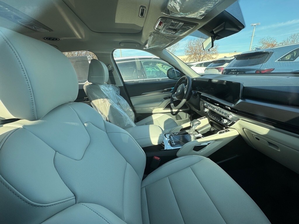 2025 Kia Telluride S photo 3