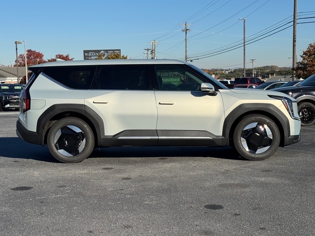 New 2026 Kia EV9 Light Long Range SUV