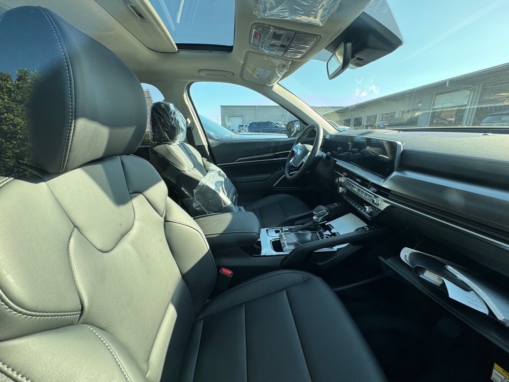 2025 Kia Telluride S photo 3