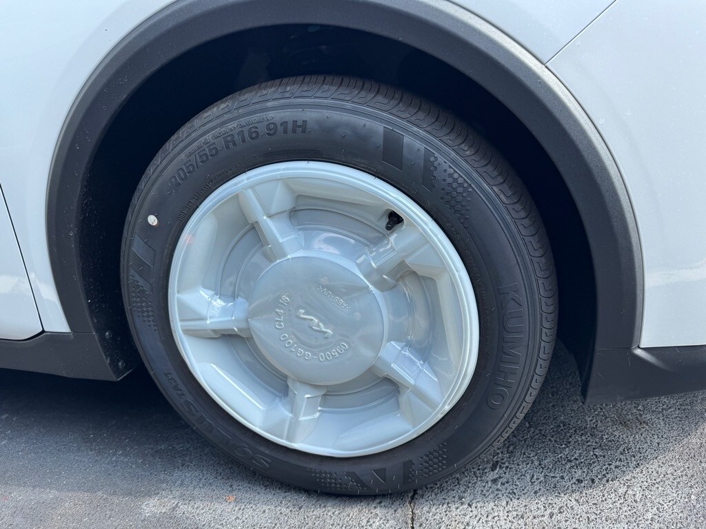 2025 Kia K4 LX photo 2