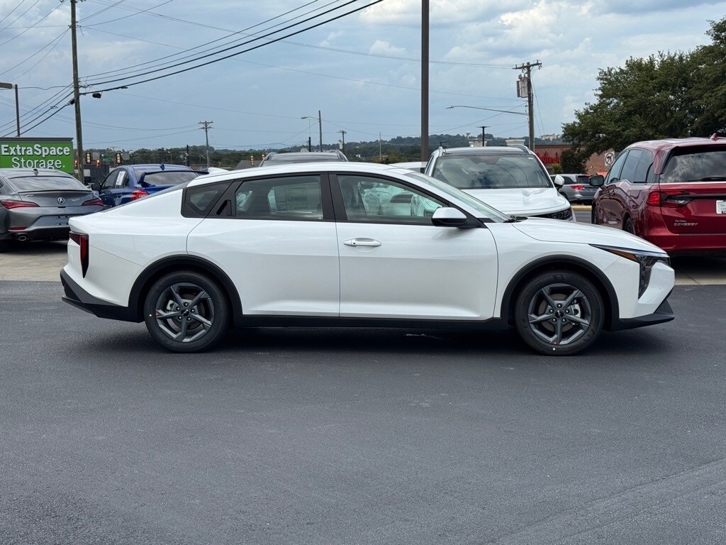 New 2025 Kia K4 LXS Sedan