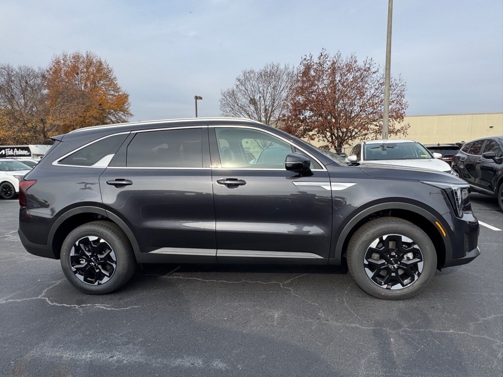 2026 Kia Sorento S photo 2