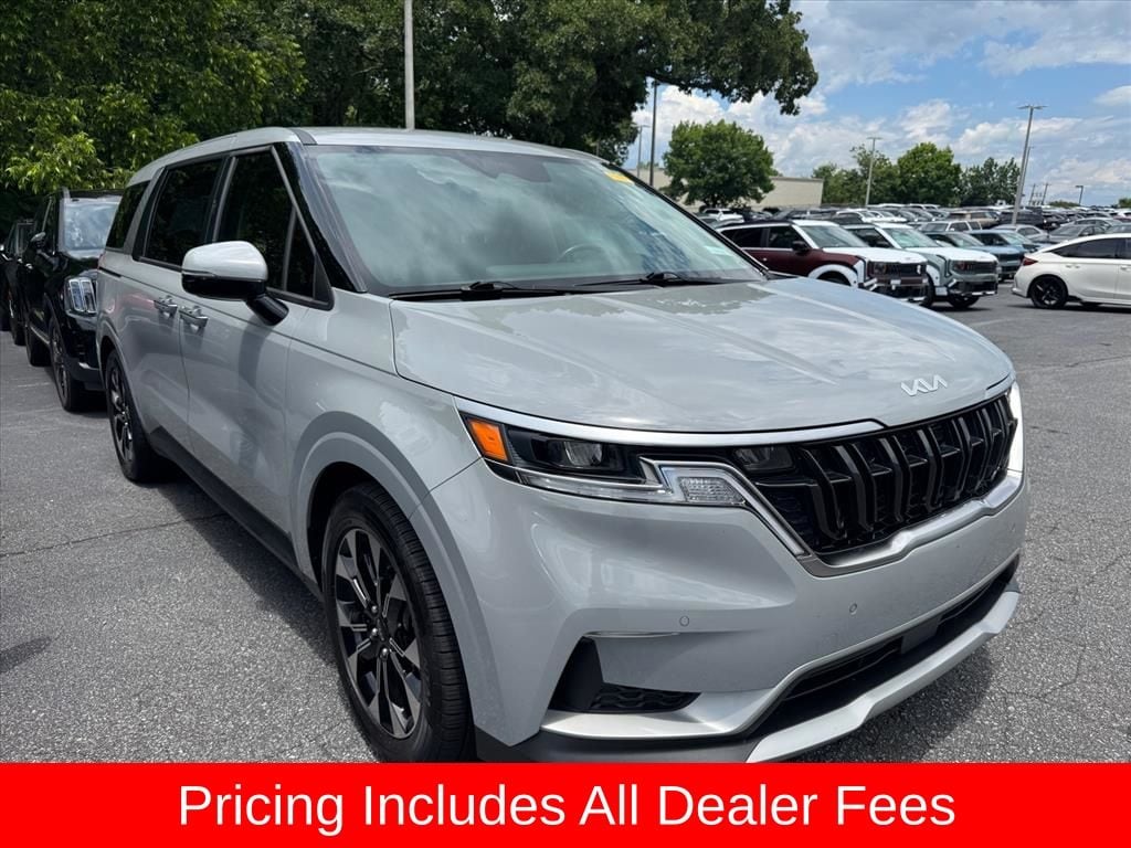 2024 Kia Sedona EX's photo