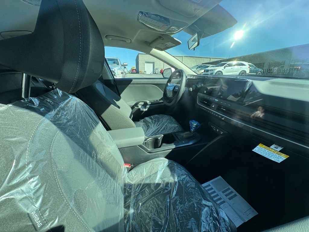 New 2025 Kia K4 LX Sedan