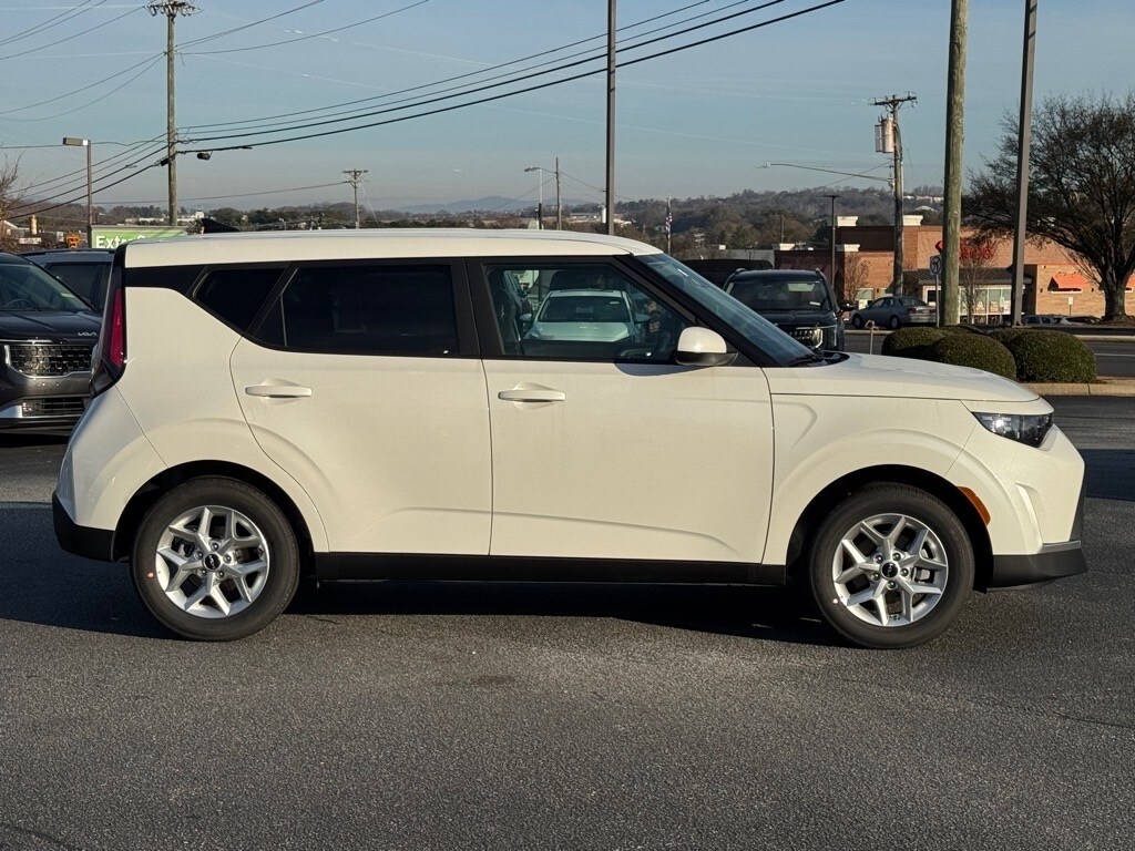 New 2025 Kia Soul LX Hatchback