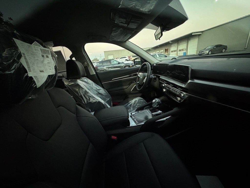 2025 Kia Telluride LX photo 3