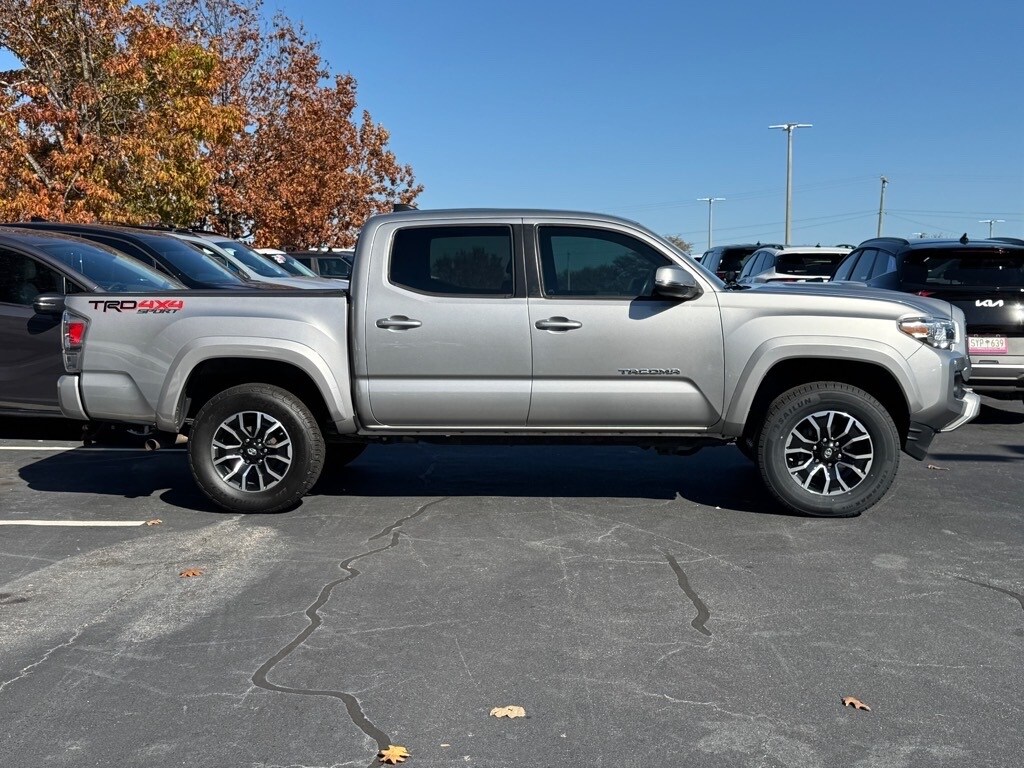 2020 Toyota Tacoma TRD Off-Road V6 photo 2