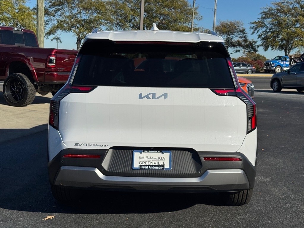 New 2026 Kia EV9 Wind SUV