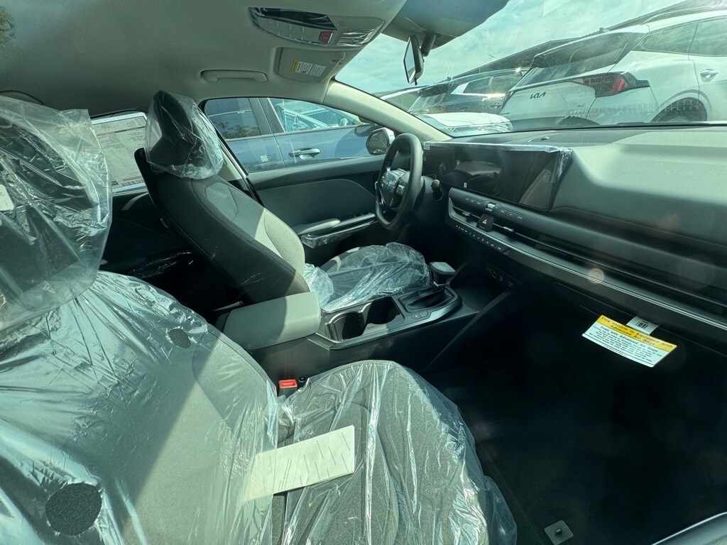 2025 Kia K4 LX photo 3