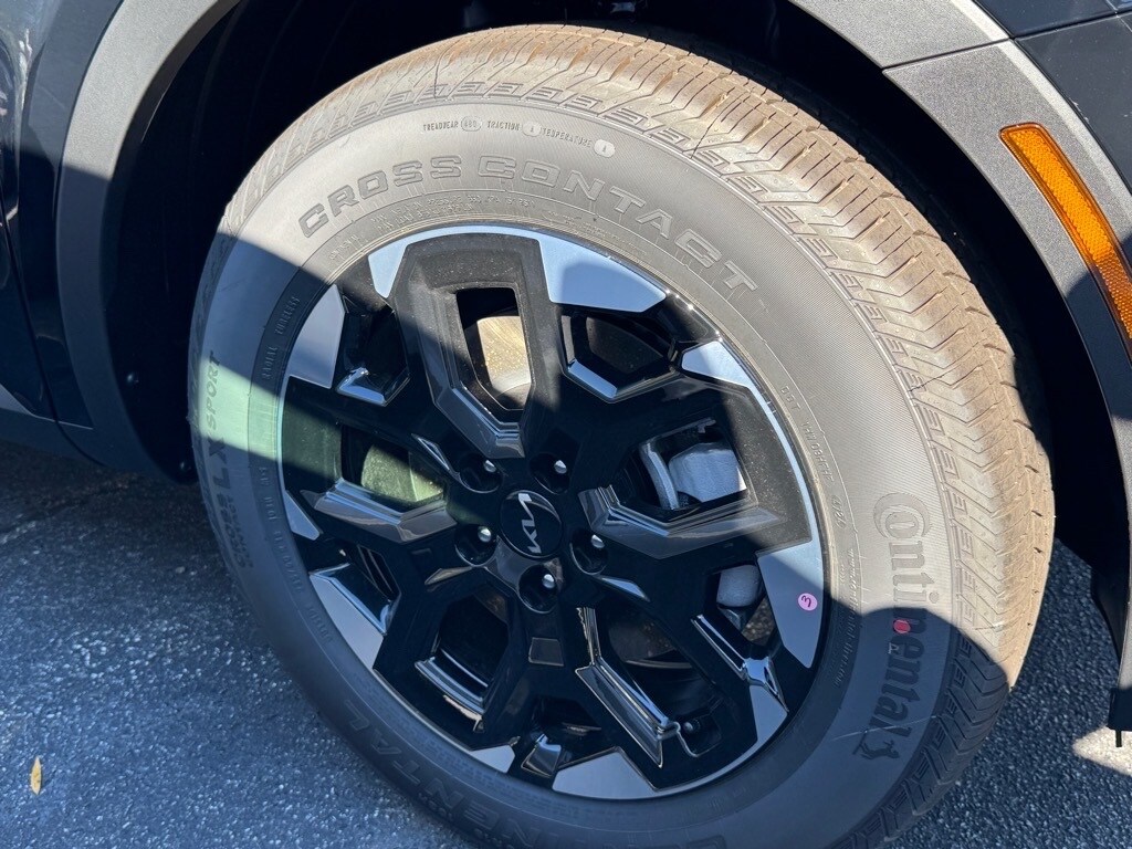 2026 Kia Sorento S photo 2