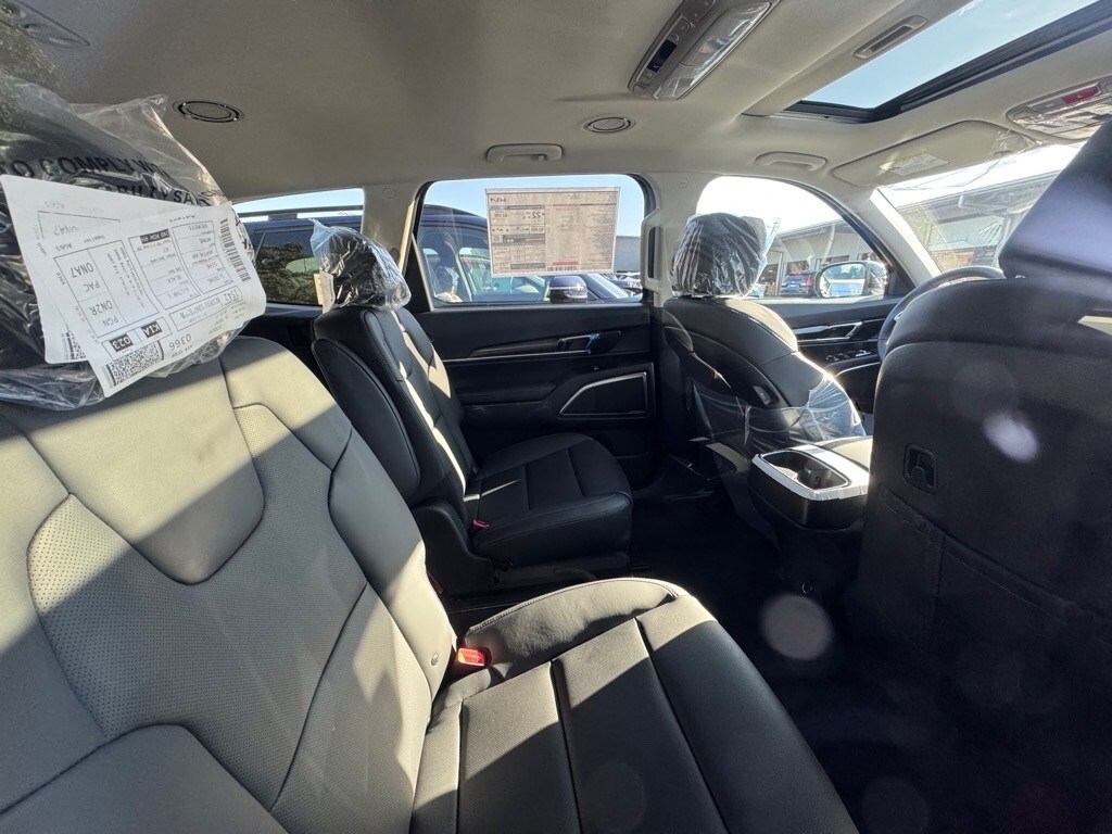 2025 Kia Telluride S photo 4