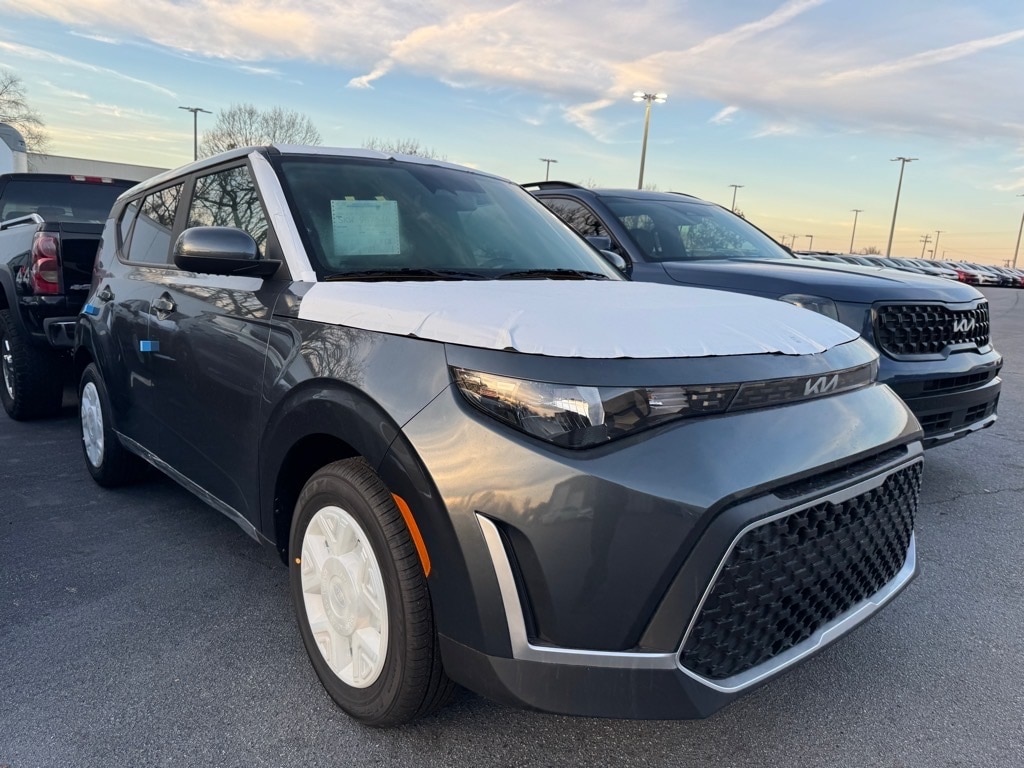 New 2025 Kia Soul LX Hatchback