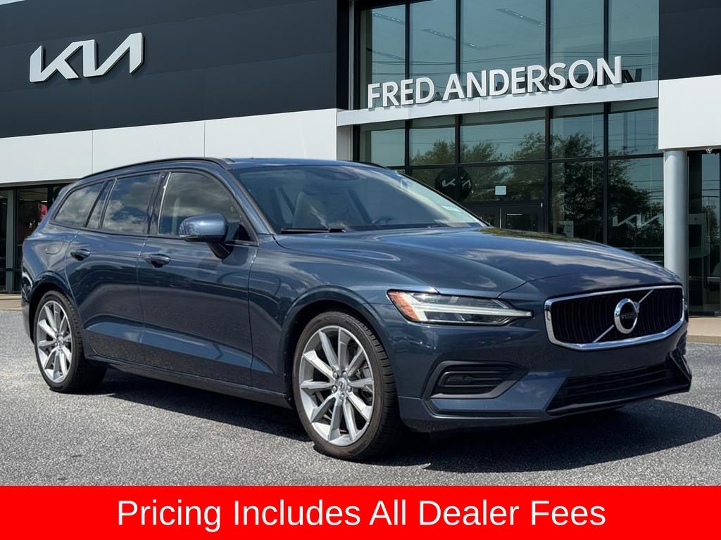 2020 Volvo V60 T5 Momentum's photo