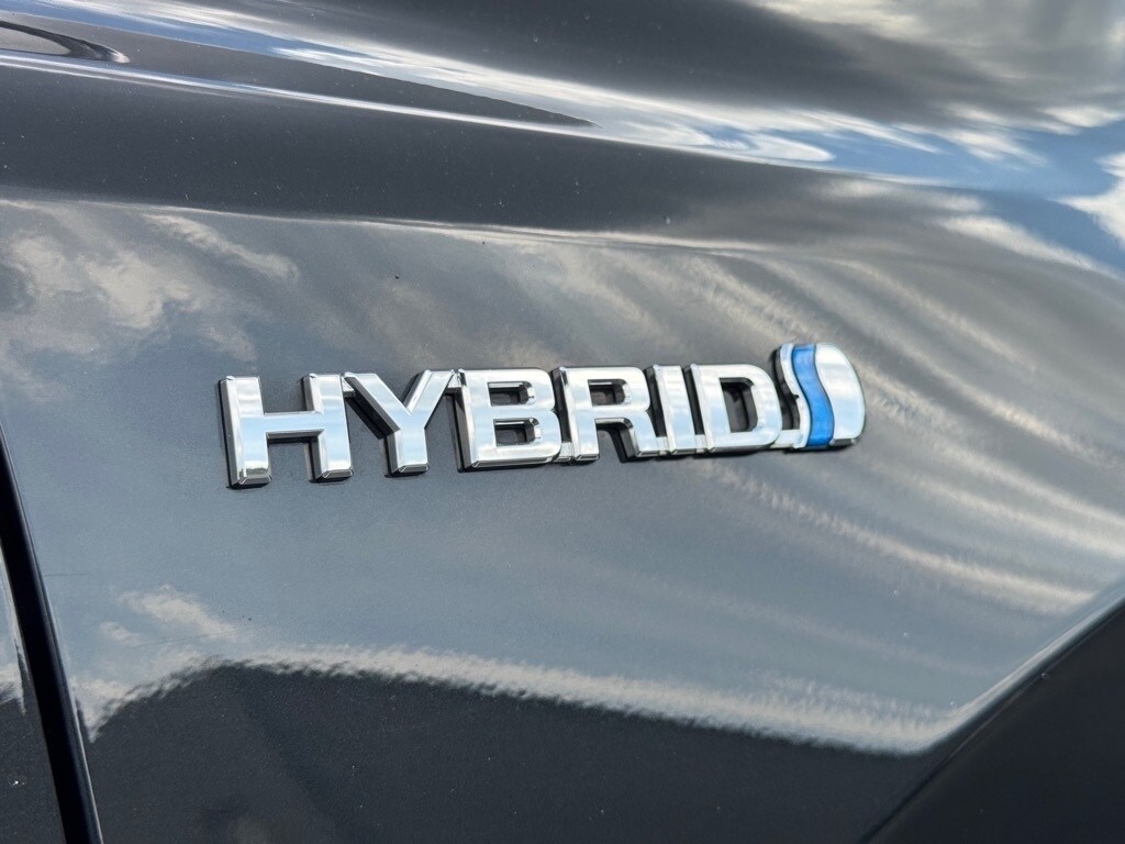 2017 Toyota RAV4 Hybrid Limited photo 3
