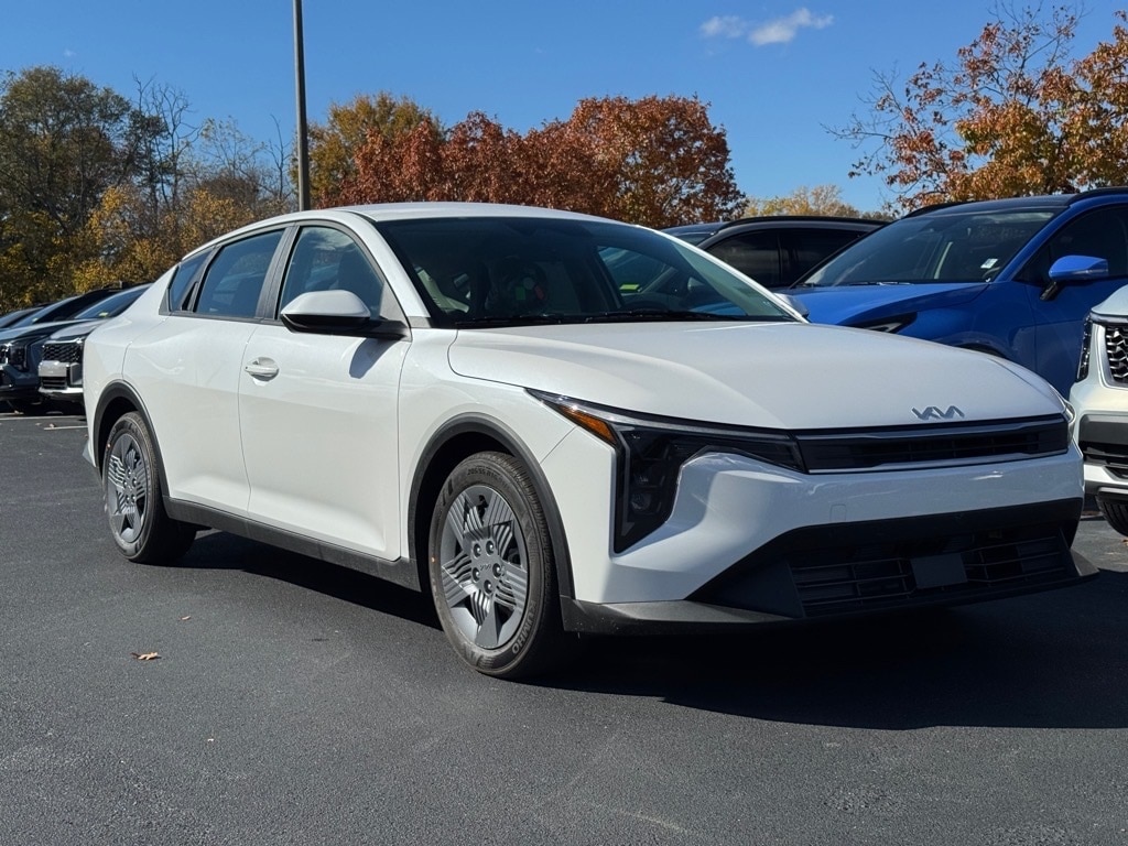 2025 Kia K4 LX's photo