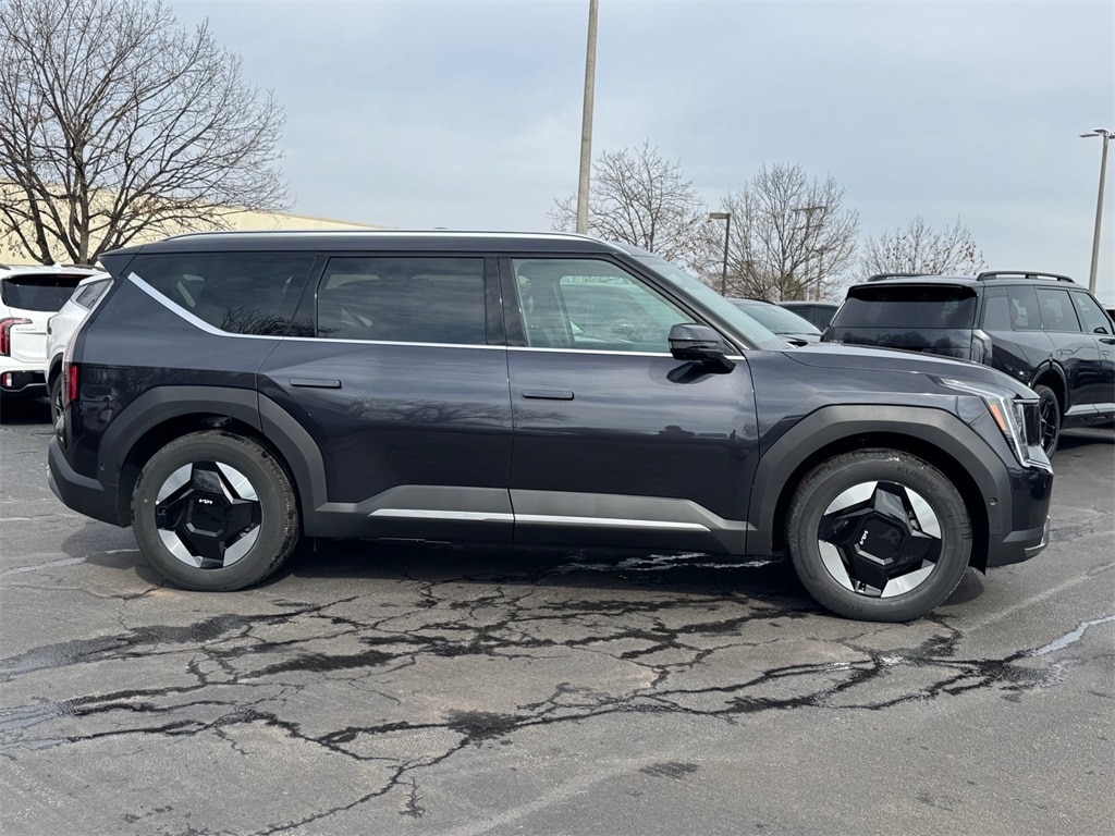 New 2026 Kia EV9 Wind SUV