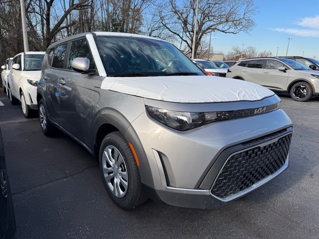 2025 Kia Soul LX's photo