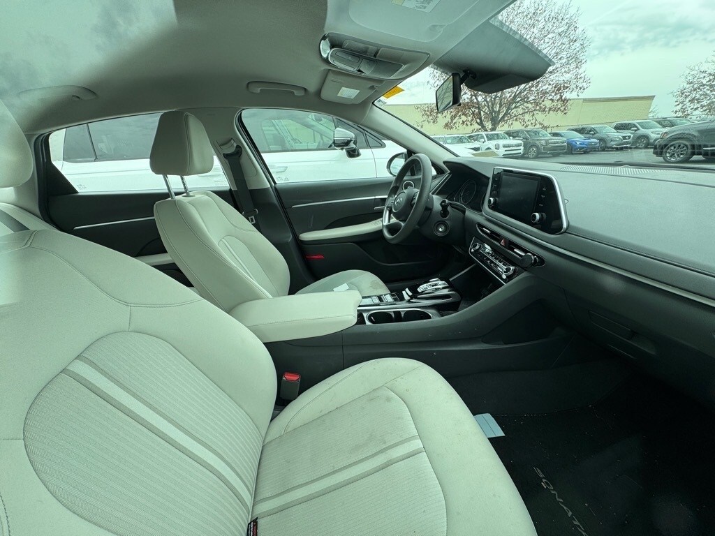 2023 Hyundai Sonata SE photo 3