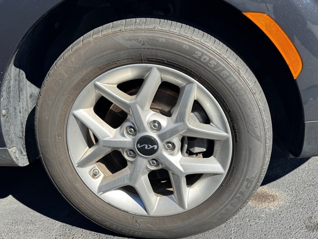 2023 Kia Soul LX photo 2