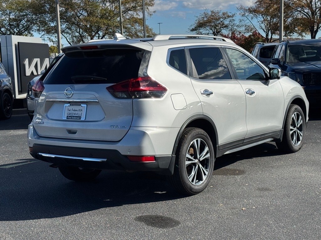 2019 Nissan Rogue SV photo 3