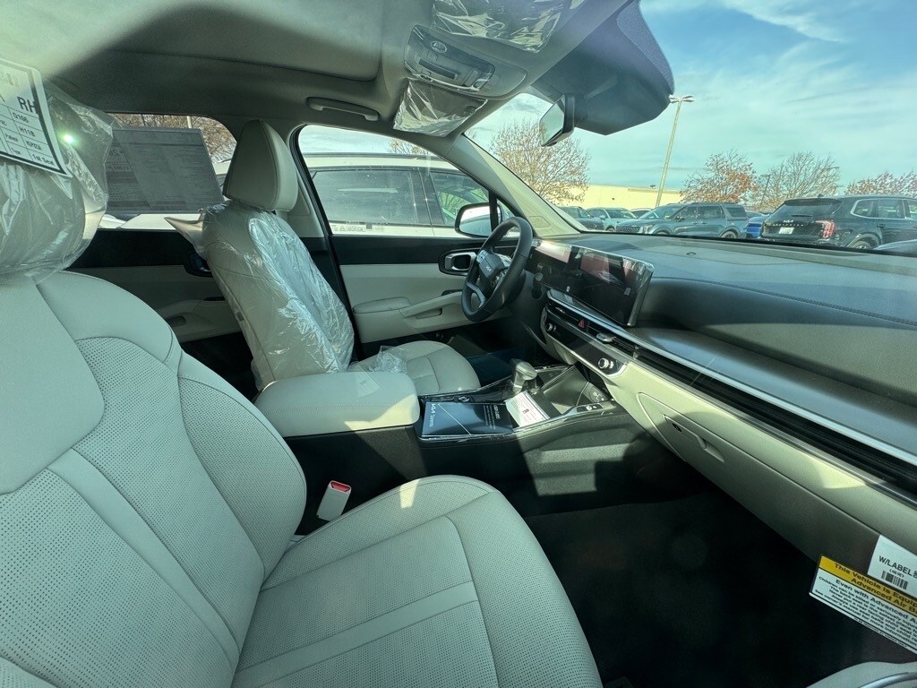 2026 Kia Sorento S photo 3