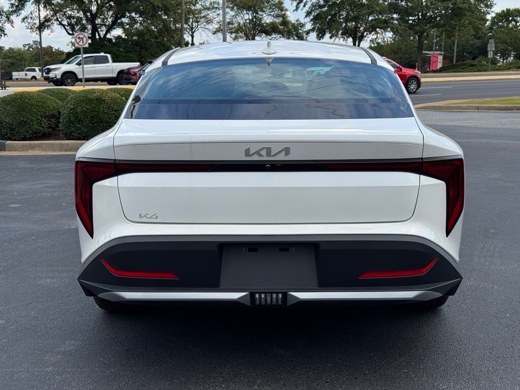 New 2025 Kia K4 LXS Sedan