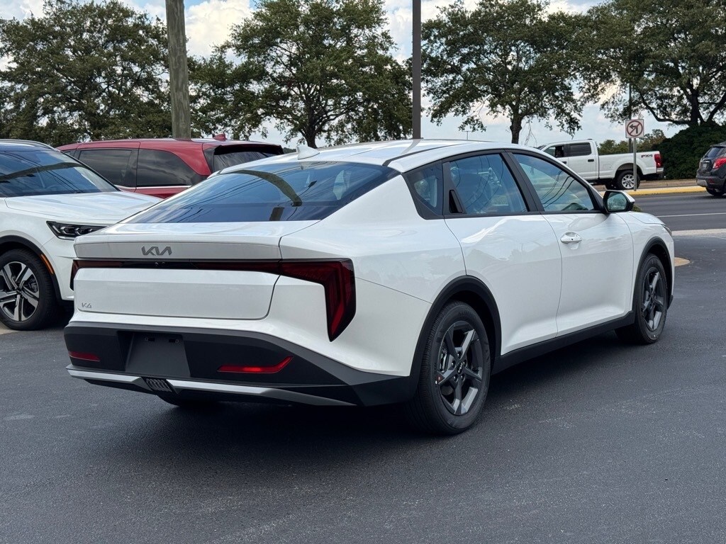 New 2025 Kia K4 LXS Sedan
