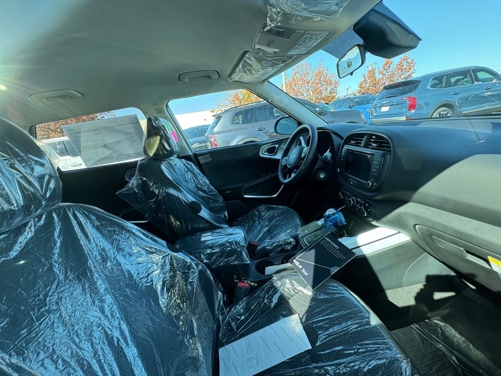 New 2025 Kia Soul LX Hatchback