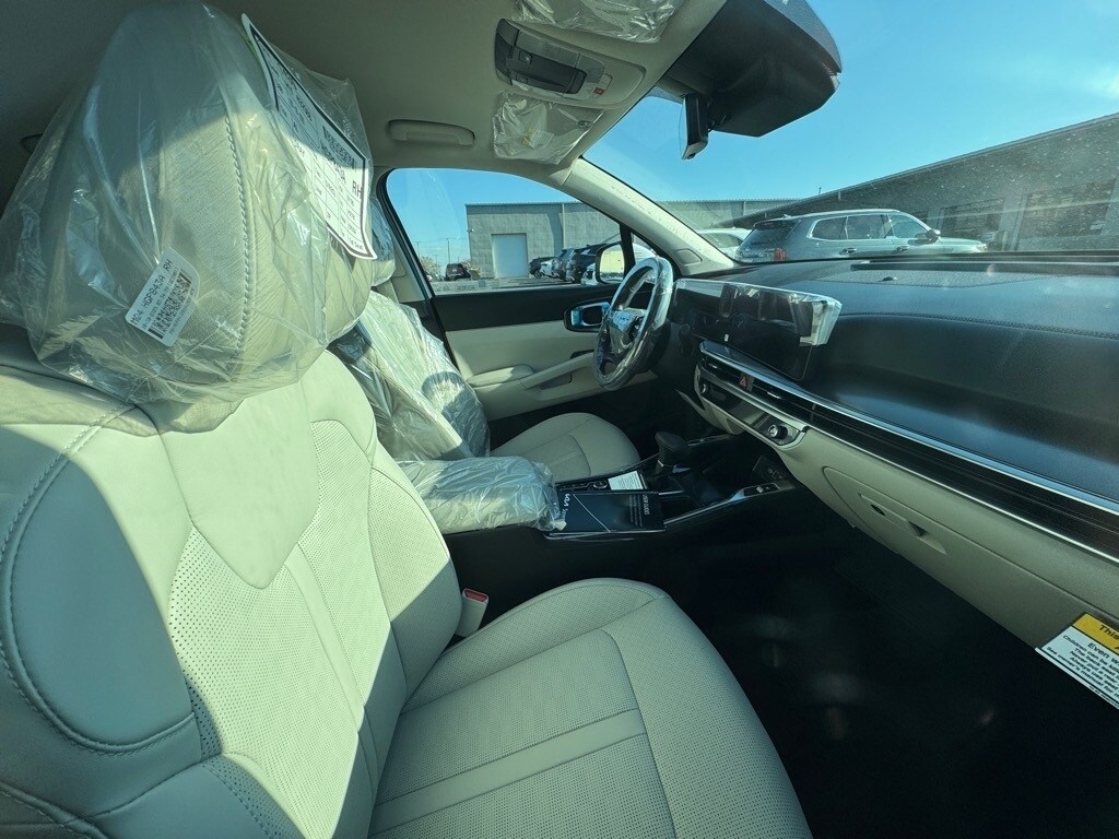 2026 Kia Sorento S photo 3