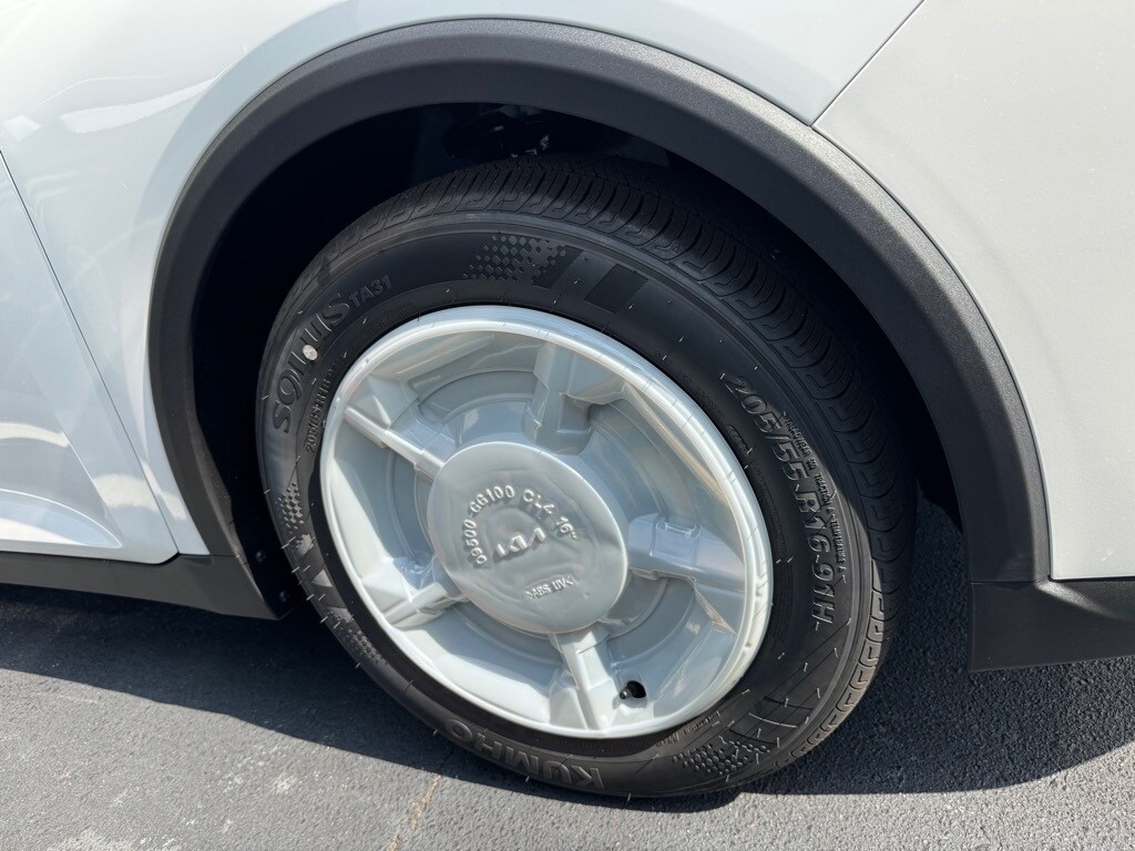2025 Kia K4 LX photo 2