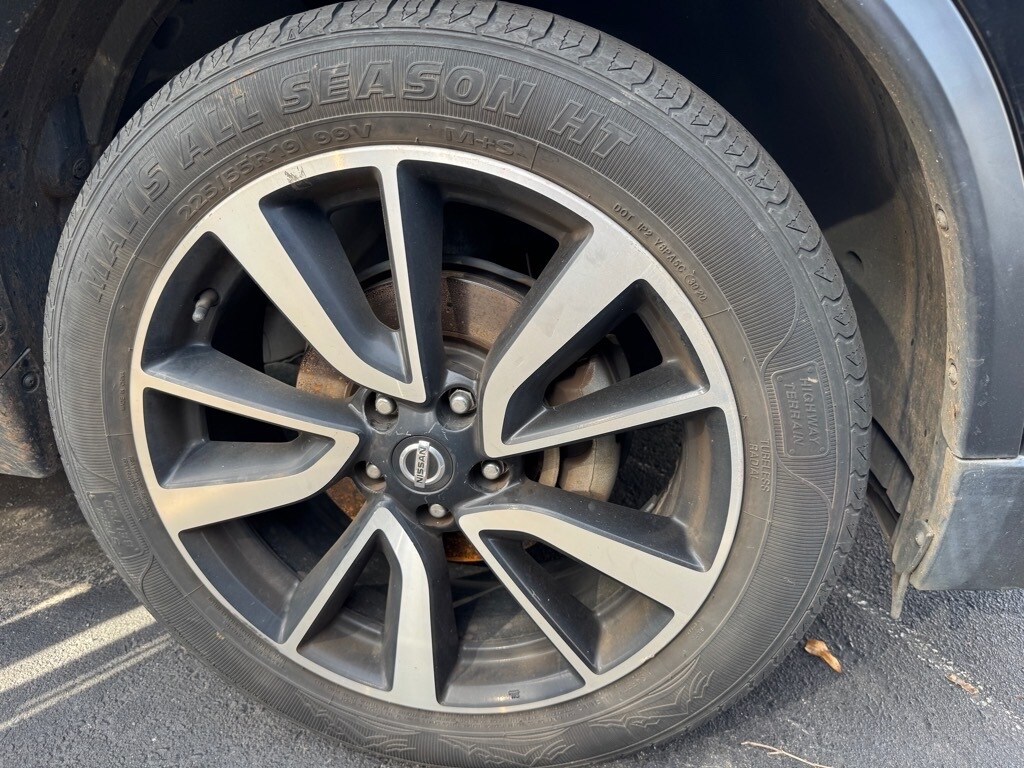 2019 Nissan Rogue SL photo 2