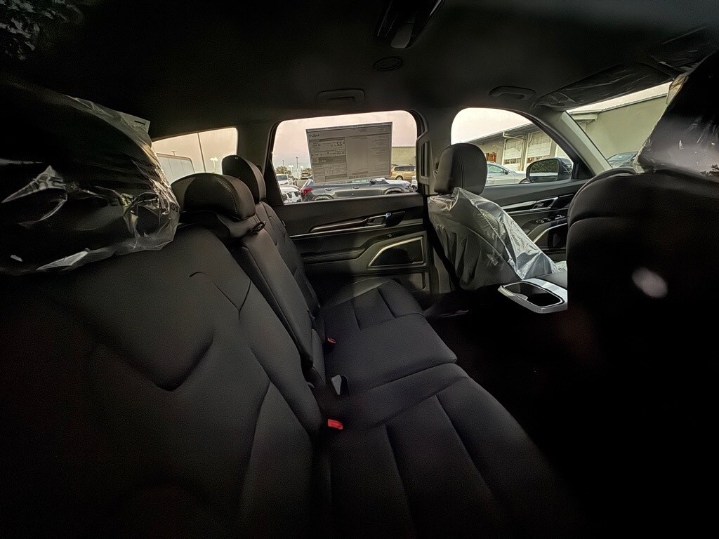 2025 Kia Telluride LX photo 4