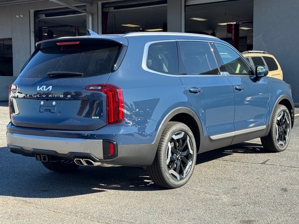 2025 Kia Telluride S photo 3