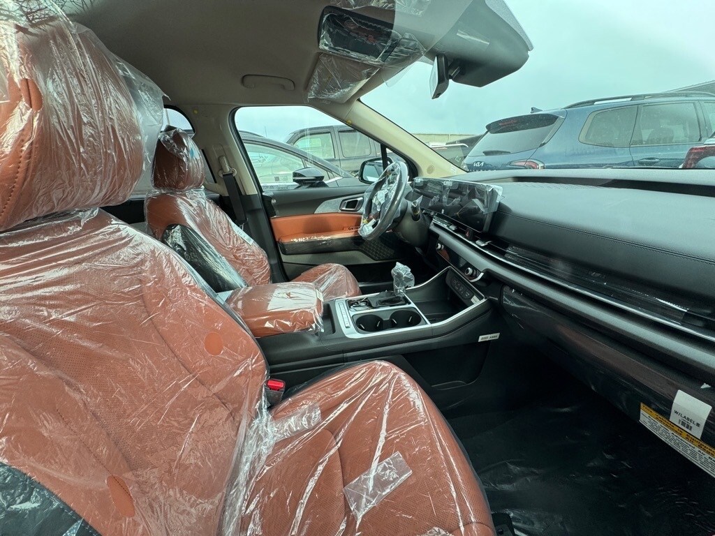 2026 Kia Carnival EX photo 3