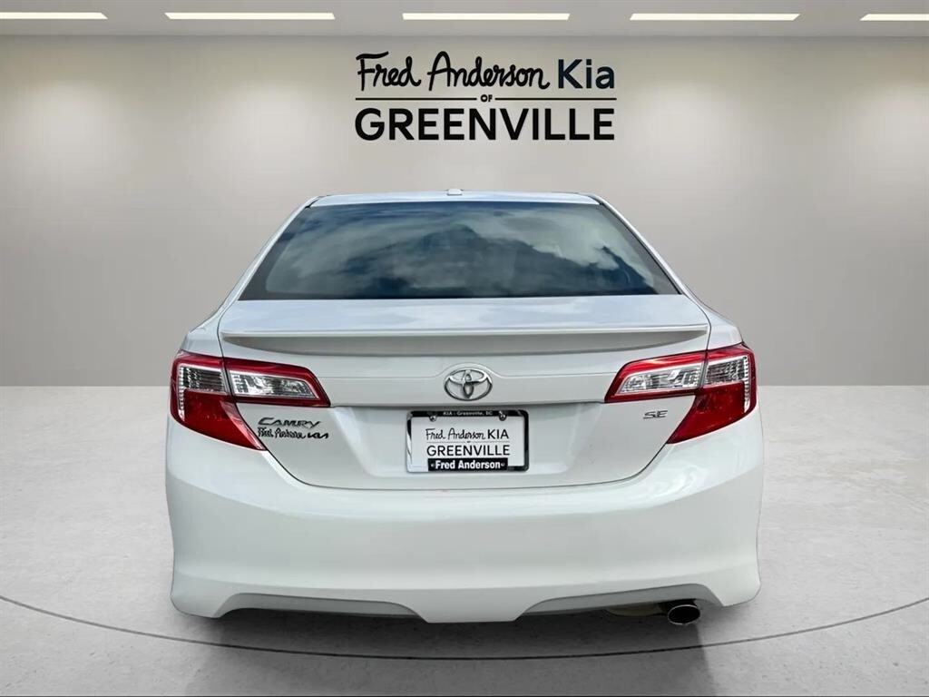 2012 Toyota Camry SE photo 2