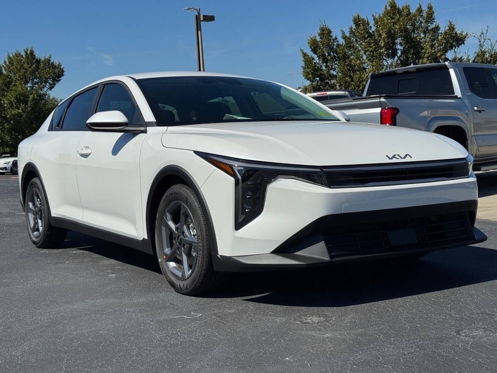 New 2025 Kia K4 LXS Sedan