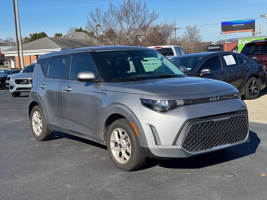 2024 Kia Soul LX's photo