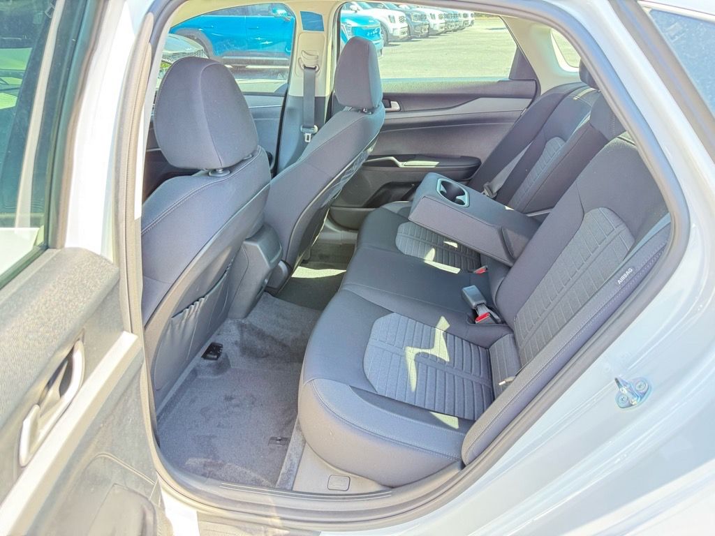 2026 Kia K5 LXS - Photo 11