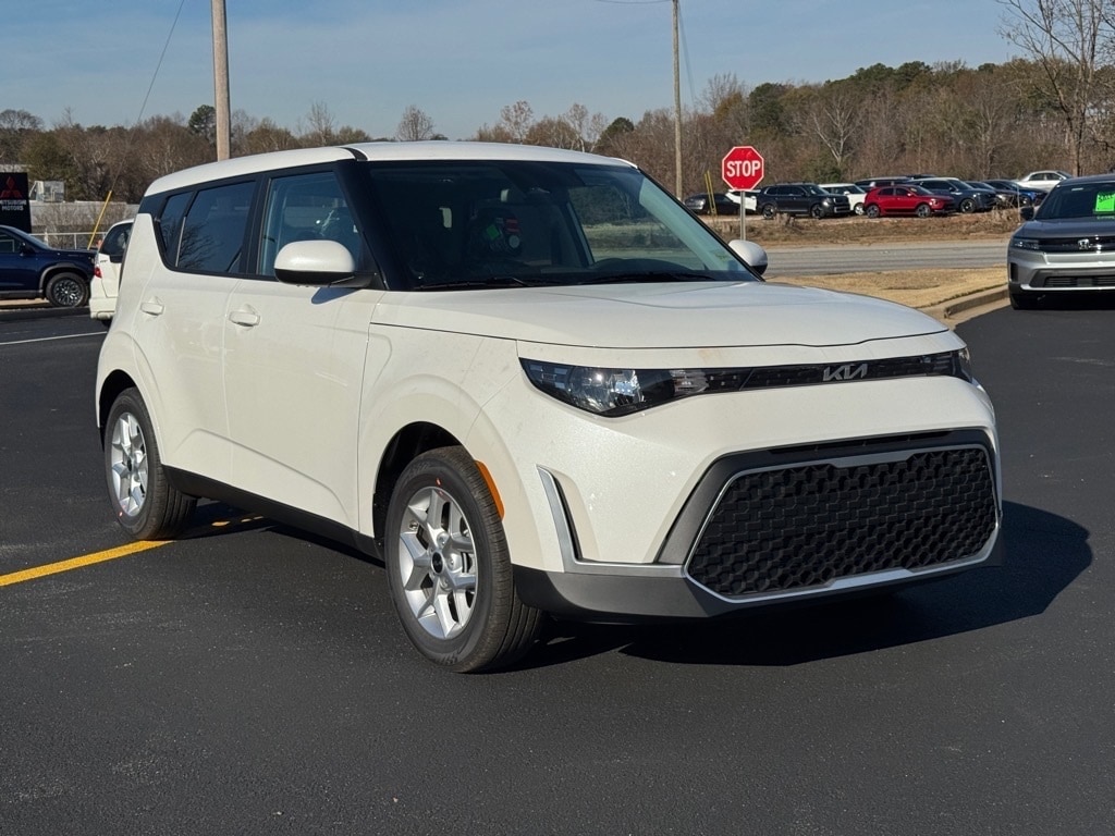 2025 Kia Soul LX's photo