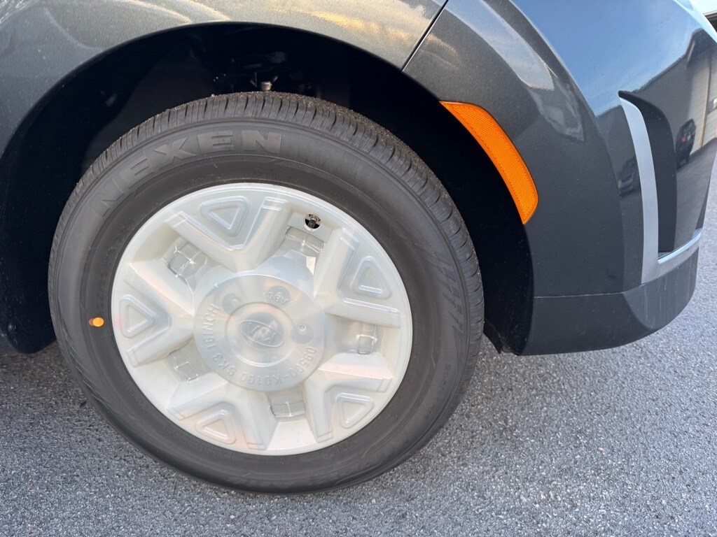 New 2025 Kia Soul LX Hatchback