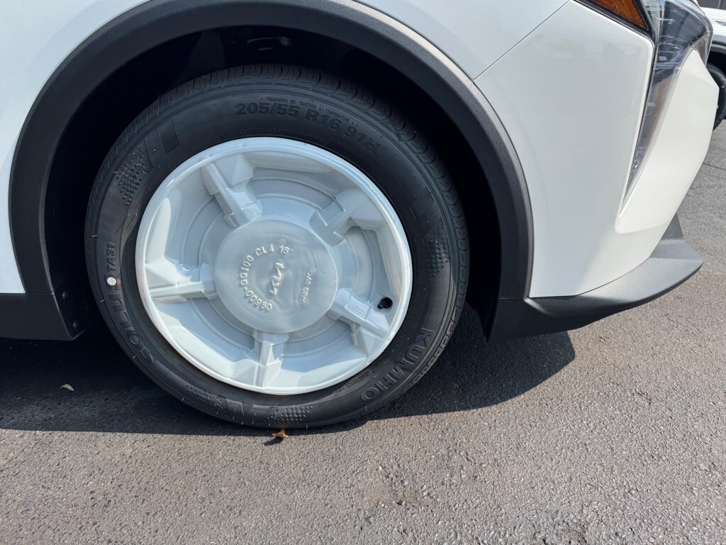 2025 Kia K4 LX photo 2