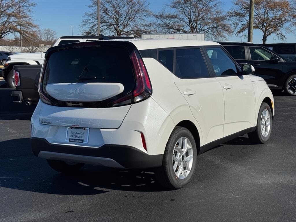 New 2025 Kia Soul LX Hatchback