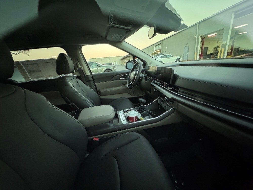 2026 Kia Carnival EX photo 2