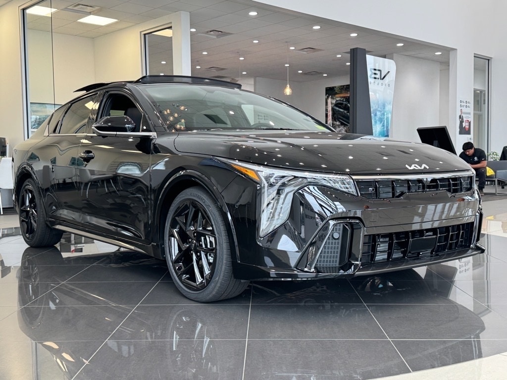 2025 Kia K4 GT-Line Turbo's photo