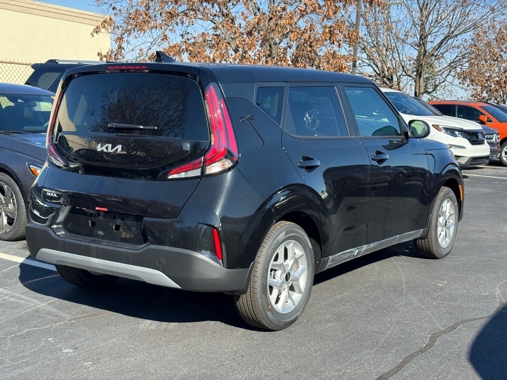 New 2025 Kia Soul LX Hatchback