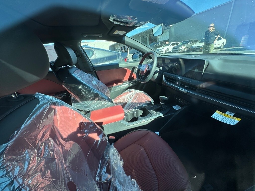 2025 Kia K4 GT-Line photo 3